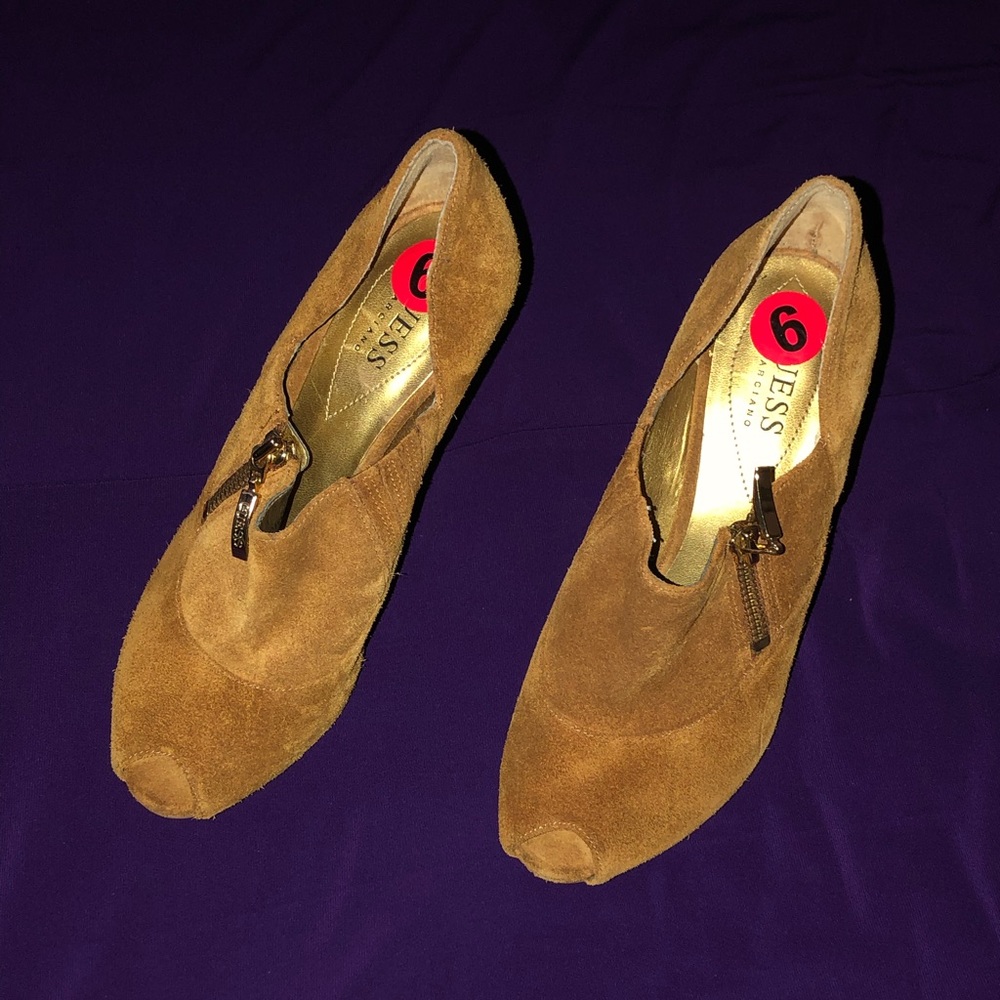 GUESS BROWN SUEDE HEELS